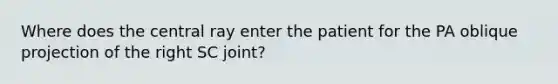 Where does the central ray enter the patient for the PA oblique projection of the right SC joint?