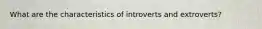 What are the characteristics of introverts and extroverts?