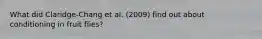 What did Claridge-Chang et al. (2009) find out about conditioning in fruit flies?