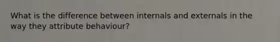 What is the difference between internals and externals in the way they attribute behaviour?