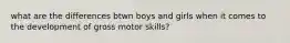 what are the differences btwn boys and girls when it comes to the development of gross motor skills?