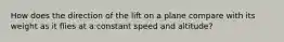 How does the direction of the lift on a plane compare with its weight as it flies at a constant speed and altitude?