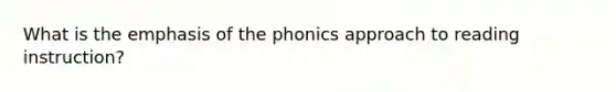 What is the emphasis of the phonics approach to reading instruction?