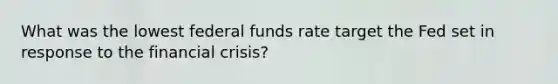 What was the lowest federal funds rate target the Fed set in response to the financial crisis?