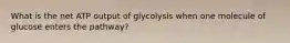 What is the net ATP output of glycolysis when one molecule of glucose enters the pathway?