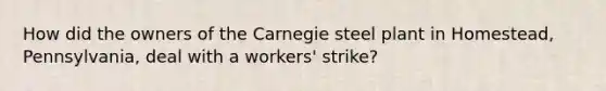 How did the owners of the Carnegie steel plant in Homestead, Pennsylvania, deal with a workers' strike?