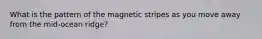 What is the pattern of the magnetic stripes as you move away from the mid-ocean ridge?