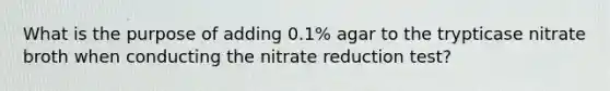 What is the purpose of adding 0.1% agar to the trypticase nitrate broth when conducting the nitrate reduction test?