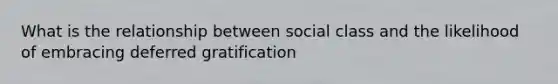 What is the relationship between social class and the likelihood of embracing deferred gratification