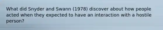 What did Snyder and Swann (1978) discover about how people acted when they expected to have an interaction with a hostile person?