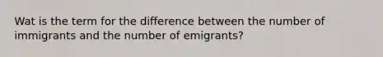 Wat is the term for the difference between the number of immigrants and the number of emigrants?